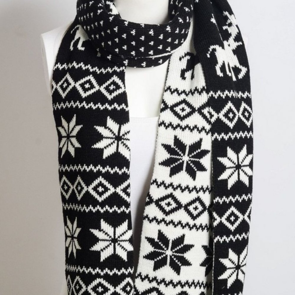 NIB Reversible Black Winter/Christmas scarf